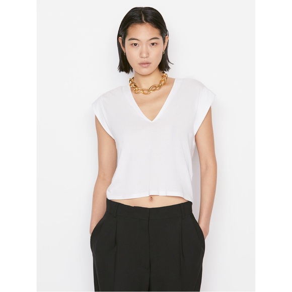Frame Le High Rise V Neck Tee in Blanc - Picture 1 of 14